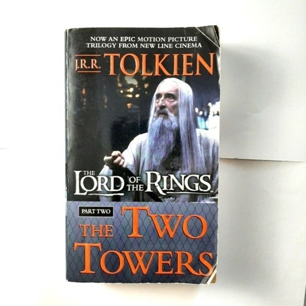 Book The Two Towers, J. R. R. Tolkien Paperback The Lord of the Rings Part 2